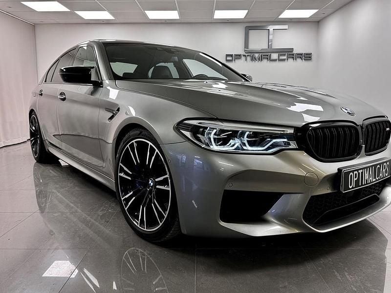 Begagnad BMW M5 Comfort Edition 600 HK (441 kW) 2018 Donington grå metallic. Sedan