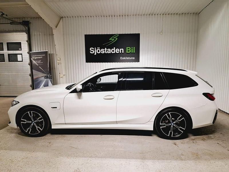 Begagnad BMW 330 M Sport 292 HK (214 kW) 2023 Vit Kombi