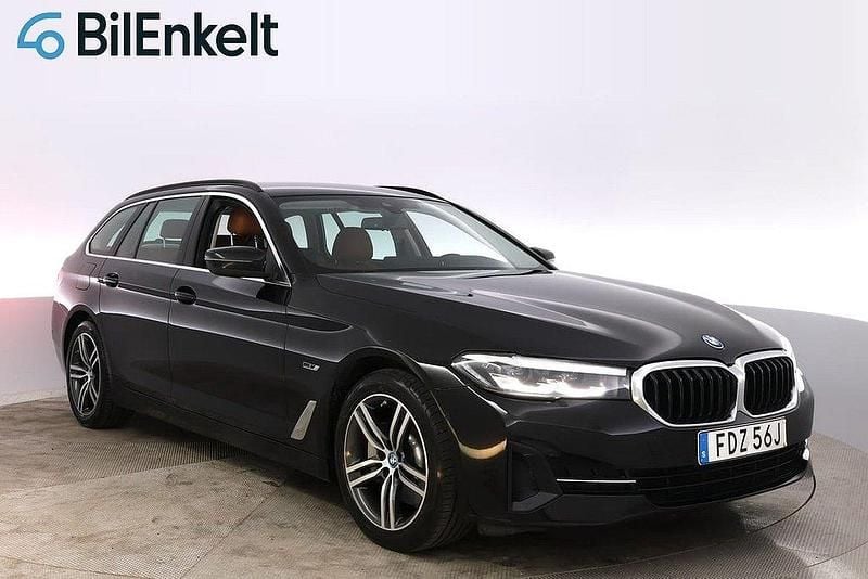 Svart Begagnad 2022 BMW 530e Kombi | 314 900 kr (Superpris) - Bild 1/4