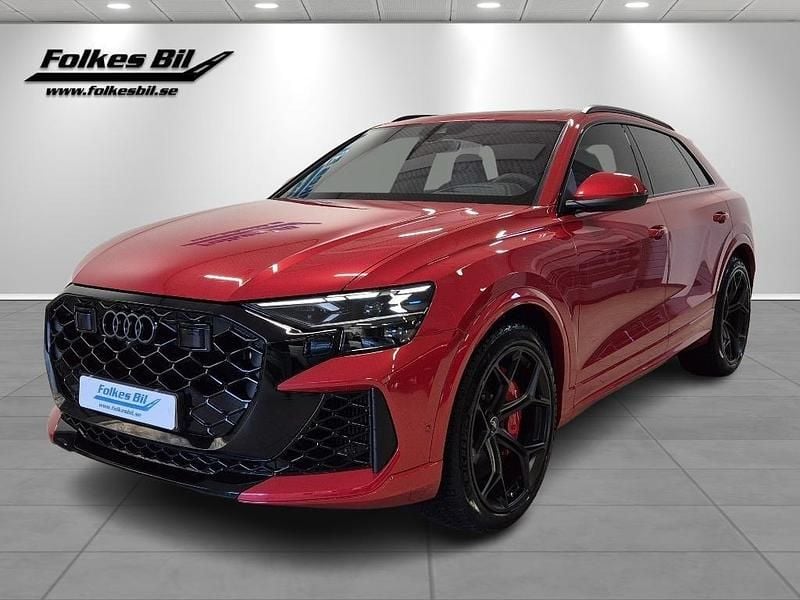 Röd Begagnad 2025 Audi RS Q8 Performance SUV | 1 749 000 kr (Dyr) - Bild 1/4