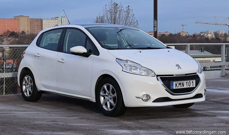Vit Begagnad 2014 Peugeot 208 S Halvkombi | 58 900 kr (Marknadspris) - Bild 1/4
