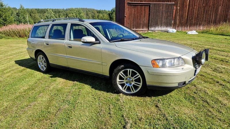 Brun Begagnad 2007 Volvo V70 Kinetic Kombi | 39 000 kr (Marknadspris) - Bild 1/2