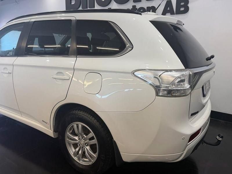 Begagnad Mitsubishi Outlander 203 HK (149 kW) 2014 Vit SUV