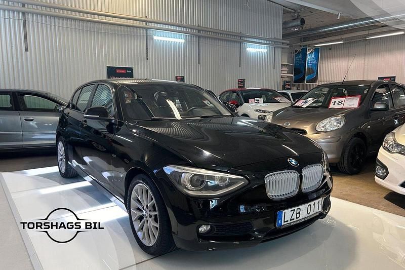 Svart Begagnad 2011 BMW 116 Sport Line Halvkombi | 79 900 kr (Dyr) - Bild 1/3