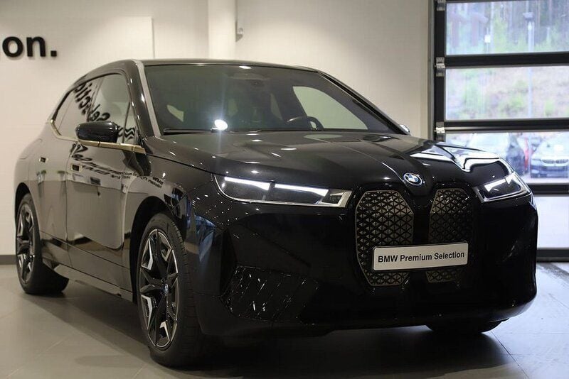 Svart Begagnad 2022 BMW iX Sport Line SUV | 659 000 kr (Bra pris) - Bild 1/3
