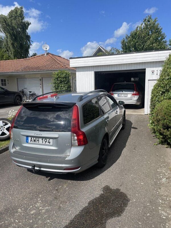 Silver Begagnad 2008 Volvo V50 R-Design Kombi | 29 000 kr (Marknadspris) - Bild 1/4