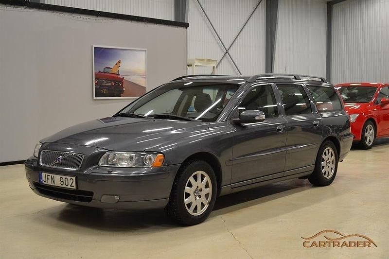 Grå Begagnad 2008 Volvo V70 Momentum Kombi | 53 900 kr (Marknadspris) - Bild 1/4