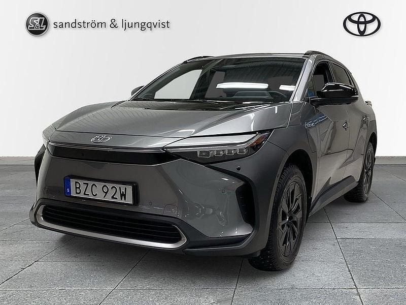 Silver Begagnad 2023 Toyota bZ4X Executive SUV | 399 000 kr (Marknadspris) - Bild 1/3