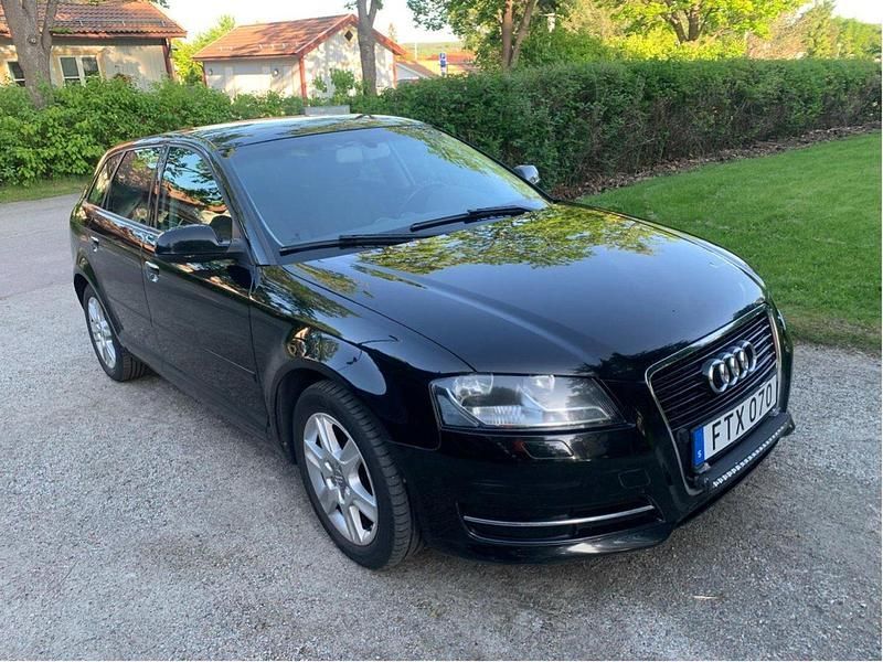 Svart Begagnad 2011 Audi A3 Sportback Attraction Halvkombi | 72 000 kr (Marknadspris) - Bild 1/4