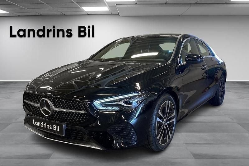 Svart Begagnad 2023 Mercedes CLA200 Advanced Plus Sportkupé | 349 000 kr (Bra pris) - Bild 1/4