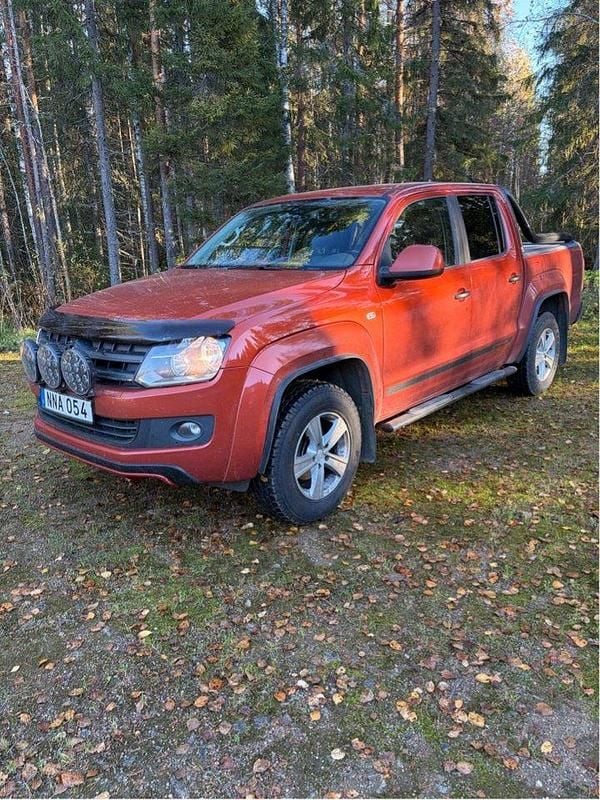 Röd Begagnad 2014 VW Amarok Canyon Pickup | 190 000 kr (Marknadspris) - Bild 1/4
