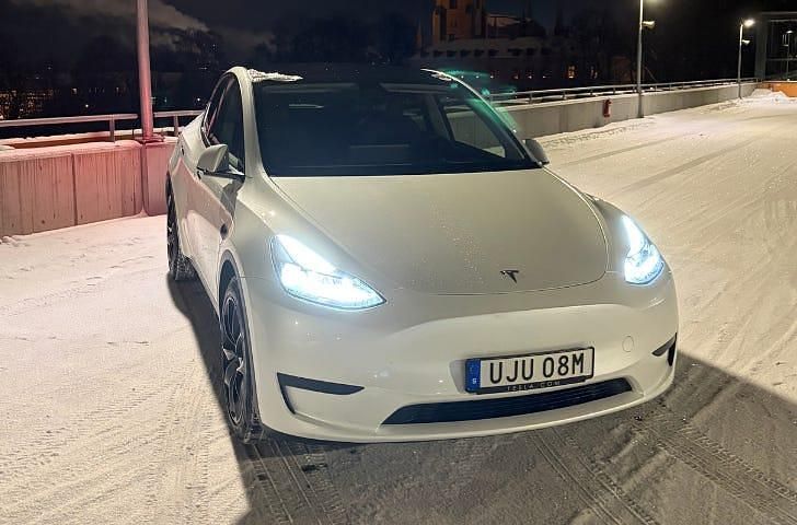 Begagnad Tesla Model Y Standard Range 219 kW (299 HK) 2023 SUV
