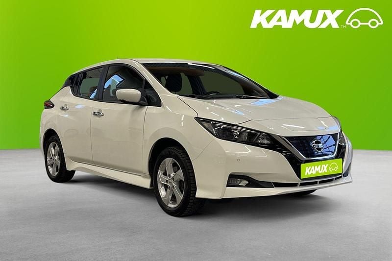 Vit Begagnad 2022 Nissan Leaf N-Connecta Halvkombi | 209 700 kr (Marknadspris) - Bild 1/4