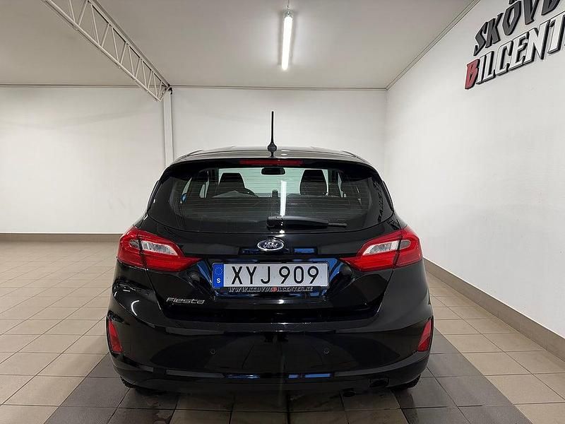 Begagnad Ford Fiesta Trend 86 HK (63 kW) 2018 Svart Halvkombi