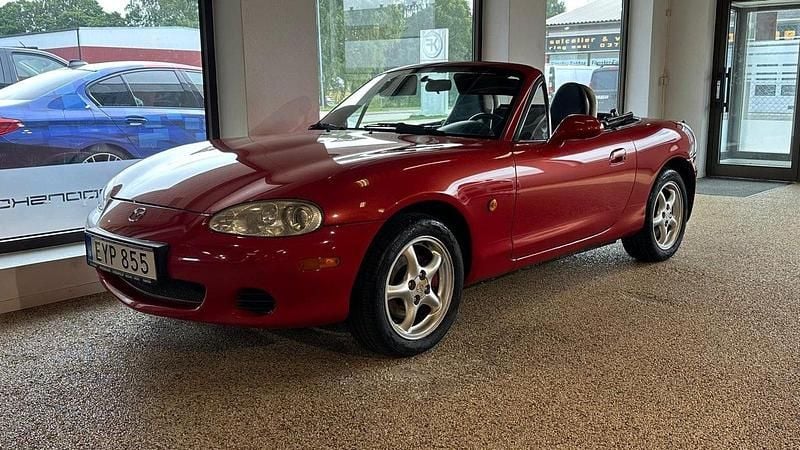 Röd Begagnad 2004 Mazda MX5 Cab | 59 900 kr (Marknadspris) - Bild 1/4