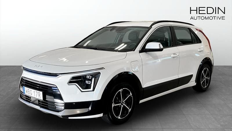 Vit (white) Begagnad 2024 Kia Niro SUV | 339 900 kr (Marknadspris) - Bild 1/4