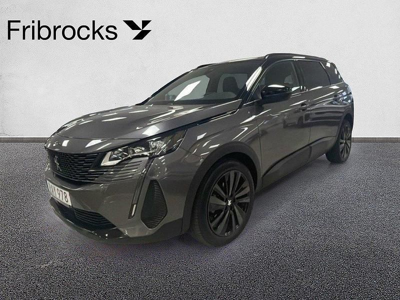 Grå Begagnad 2023 Peugeot 5008 GT SUV | 319 900 kr (Marknadspris) - Bild 1/4
