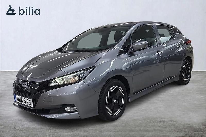Begagnad Nissan Leaf Acenta 111 kW (151 HK) 2023 Grå Halvkombi