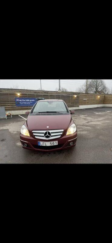Röd Begagnad 2011 Mercedes B180 Minibuss | 60 000 kr (Bra pris) - Bild 1/4