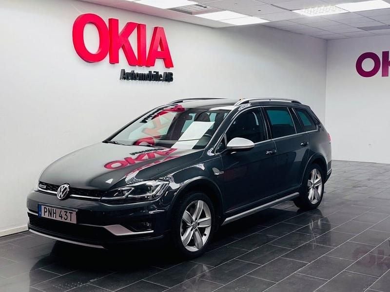 Grå Begagnad 2020 VW Golf Alltrack Kombi | 159 900 kr (Marknadspris) - Bild 1/4