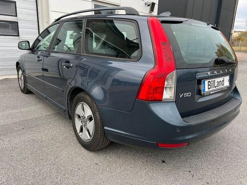 Begagnad Volvo V50 Momentum 116 HK (85 kW) 2011 Blå Kombi