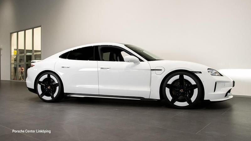 Ny Porsche Taycan 4S 439 kW (598 HK) 2025 Vit Sedan