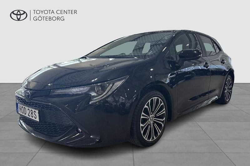 Svart Begagnad 2020 Toyota Corolla Hybrid Style Halvkombi | 234 900 kr (Marknadspris) - Bild 1/3