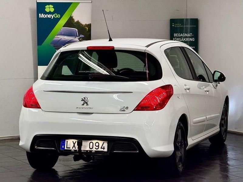Begagnad Peugeot 308 112 HK (82 kW) 2011 Vit Halvkombi