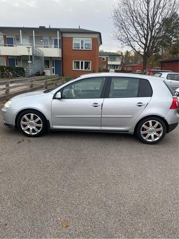 Silver Begagnad 2007 VW Golf V Sportline Halvkombi | 27 000 kr (Bra pris) - Bild 1/4