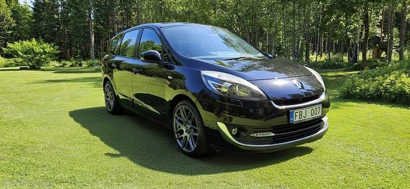 Svart Begagnad 2012 Renault Grand Scénic III Minibuss | 59 000 kr (Marknadspris) - Bild 1/4