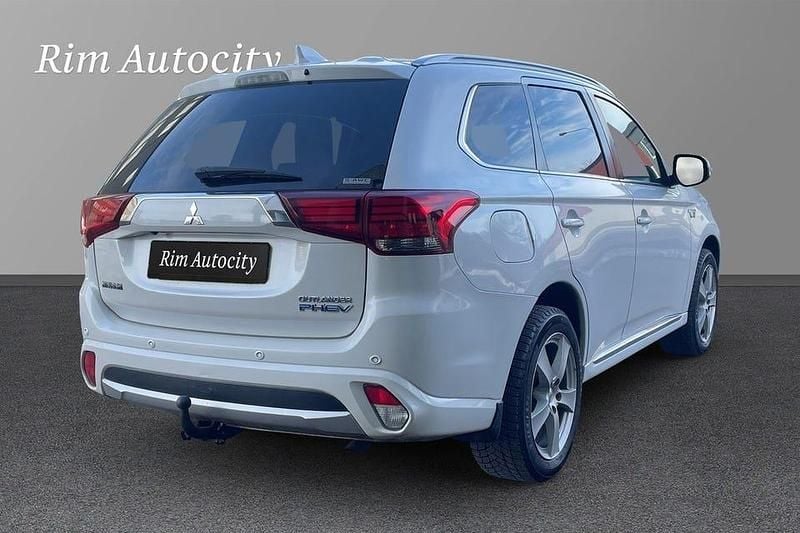 Begagnad Mitsubishi Outlander Comfort Edition 203 HK (149 kW) 2018 Vit SUV