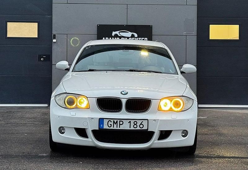 Begagnad BMW 118 Advantage 143 HK (105 kW) 2007 Vit Halvkombi