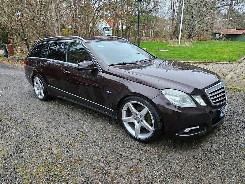 Begagnad 2010 Mercedes E350 Kombi | 120 000 kr (Marknadspris) - Bild 1/4