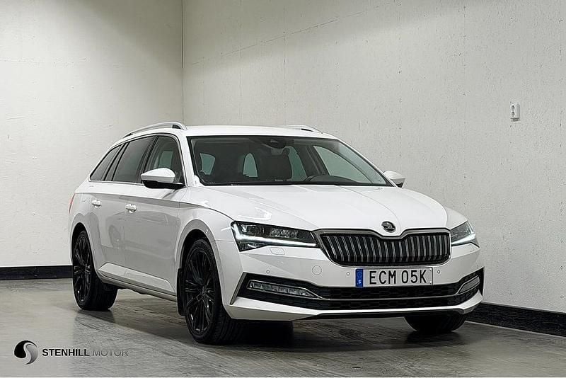 Begagnad Skoda Superb Business Line 218 HK (160 kW) 2020 Vit Kombi