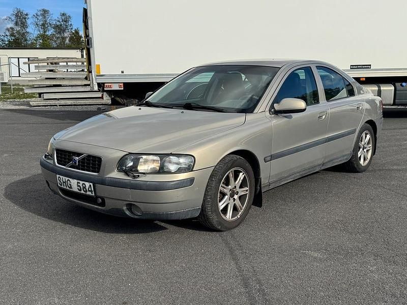 Begagnad 2001 Volvo S60 Sedan | 24 990 kr (Marknadspris) - Bild 1/4