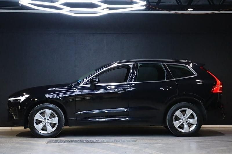 Begagnad Volvo XC60 Momentum 197 HK (144 kW) 2022 Svart SUV