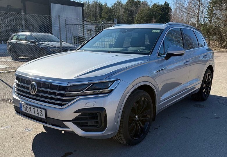 Silver Begagnad 2018 VW Touareg R-line SUV | 299 900 kr - Bild 1/4