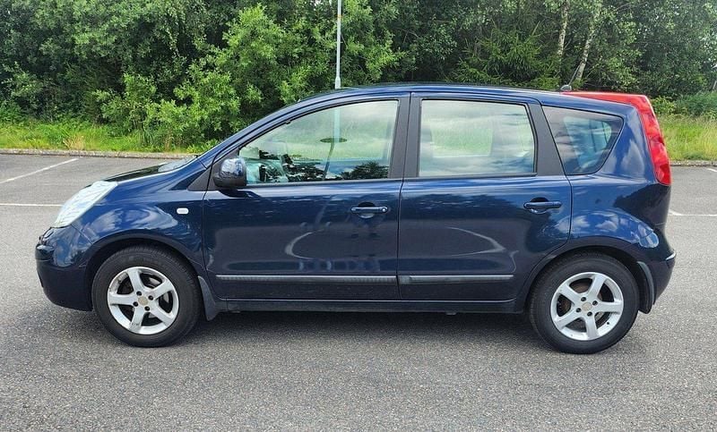 Blå Begagnad 2008 Nissan Note Minibuss | 35 000 kr (Marknadspris) - Bild 1/4
