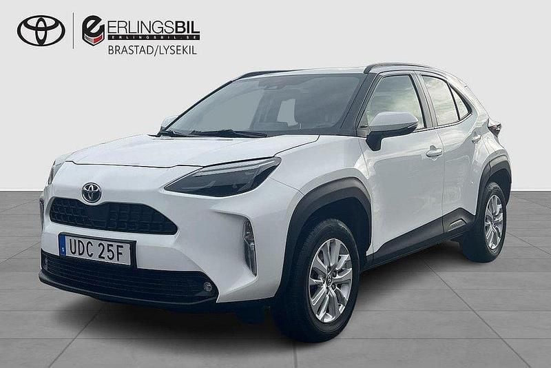 Vit Begagnad 2022 Toyota Yaris Cross Active SUV | 259 000 kr (Marknadspris) - Bild 1/4
