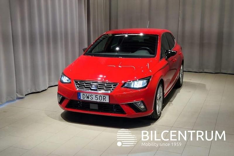 Röd Begagnad 2024 Seat Ibiza FR Halvkombi | 189 900 kr (Marknadspris) - Bild 1/4