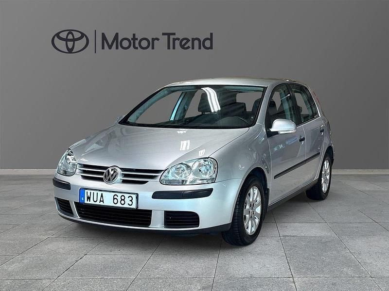 Silver Begagnad 2005 VW Golf IV Halvkombi | 45 000 kr (Dyr) - Bild 1/4