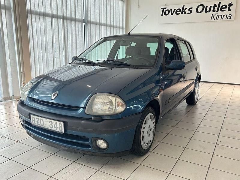 Mörkblå (blå) Begagnad 2001 Renault Clio II Halvkombi | 19 900 kr (Marknadspris) - Bild 1/4