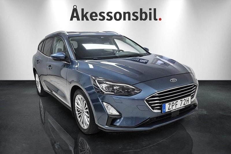 Blå Begagnad 2019 Ford Focus Titanium Kombi | 189 000 kr (Dyr) - Bild 1/4