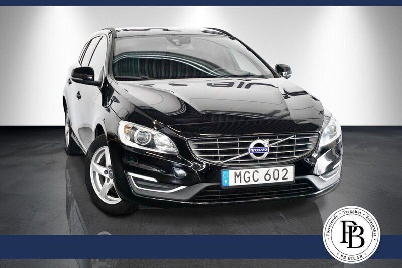 Svart Begagnad 2015 Volvo V60 Momentum Kombi | 154 900 kr (Marknadspris) - Bild 1/3