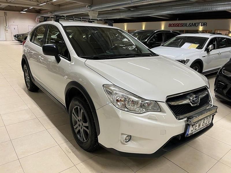 Vit Begagnad 2015 Subaru XV SUV | 169 900 kr (Lite dyr) - Bild 1/4