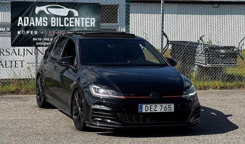 Svart Begagnad 2017 VW Golf VII GTI Halvkombi | 234 900 kr (Marknadspris) - Bild 1/4
