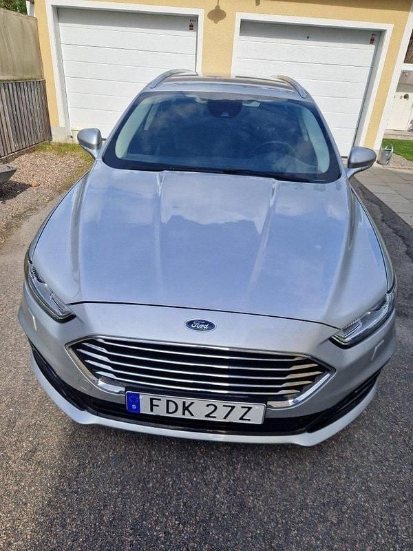 Grå Begagnad 2019 Ford Mondeo Titanium Kombi | 199 999 kr (Bra pris) - Bild 1/4