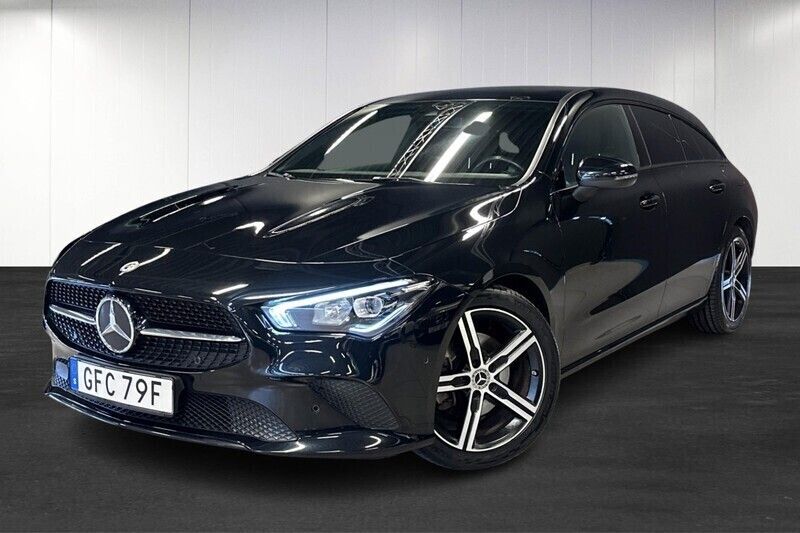 Svart (black) Begagnad 2021 Mercedes CLA200 Shooting Brake AMG Kombi | 279 900 kr (Superpris) - Bild 1/4