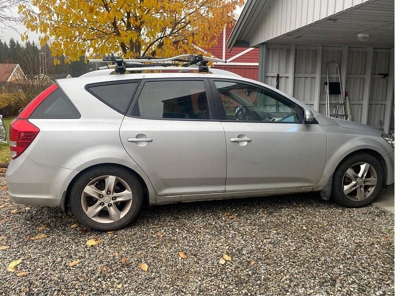 Silver Begagnad 2011 Kia Ceed Sportswagon Kombi | 28 000 kr (Superpris) - Bild 1/1