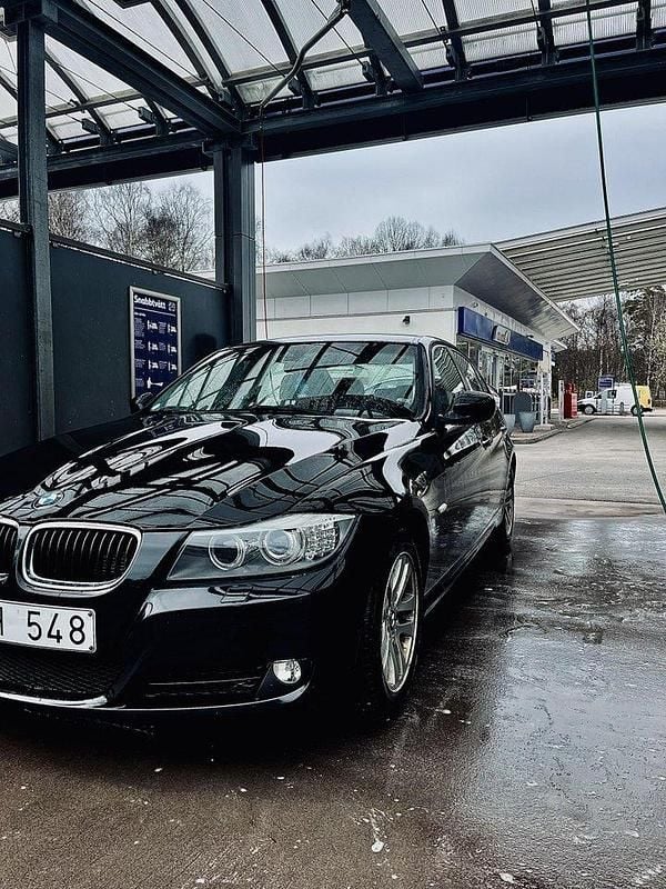 Svart Begagnad 2011 BMW 316 Sedan | 85 000 kr (Lite dyr) - Bild 1/4